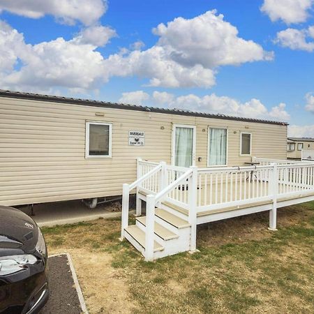Caravan With Decking At Martello Beach Nearby Clacton-On-Sea Ref 29017Kv Ξενοδοχείο Εξωτερικό φωτογραφία