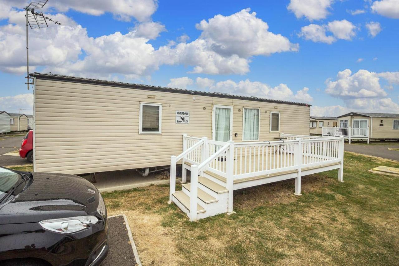 Caravan With Decking At Martello Beach Nearby Clacton-On-Sea Ref 29017Kv Ξενοδοχείο Εξωτερικό φωτογραφία