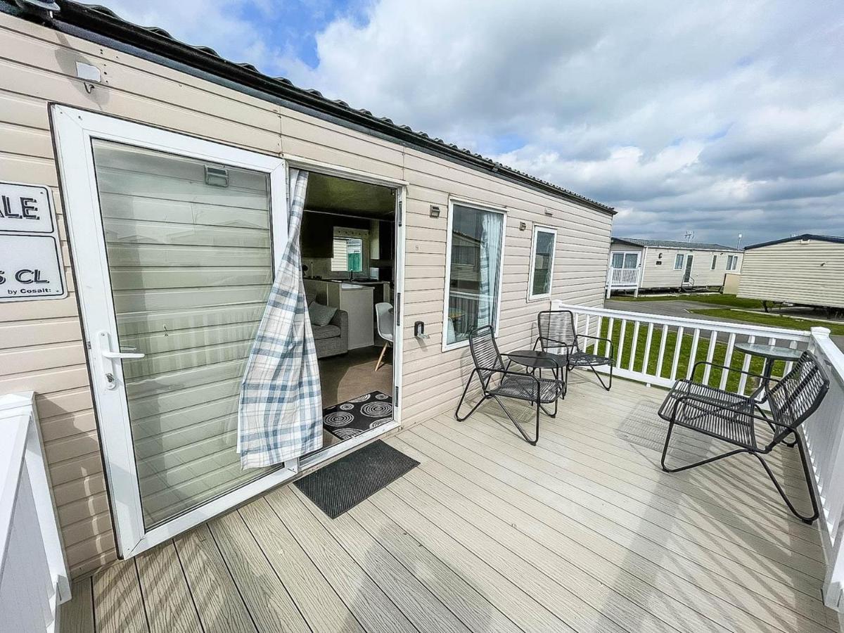 Caravan With Decking At Martello Beach Nearby Clacton-On-Sea Ref 29017Kv Ξενοδοχείο Εξωτερικό φωτογραφία