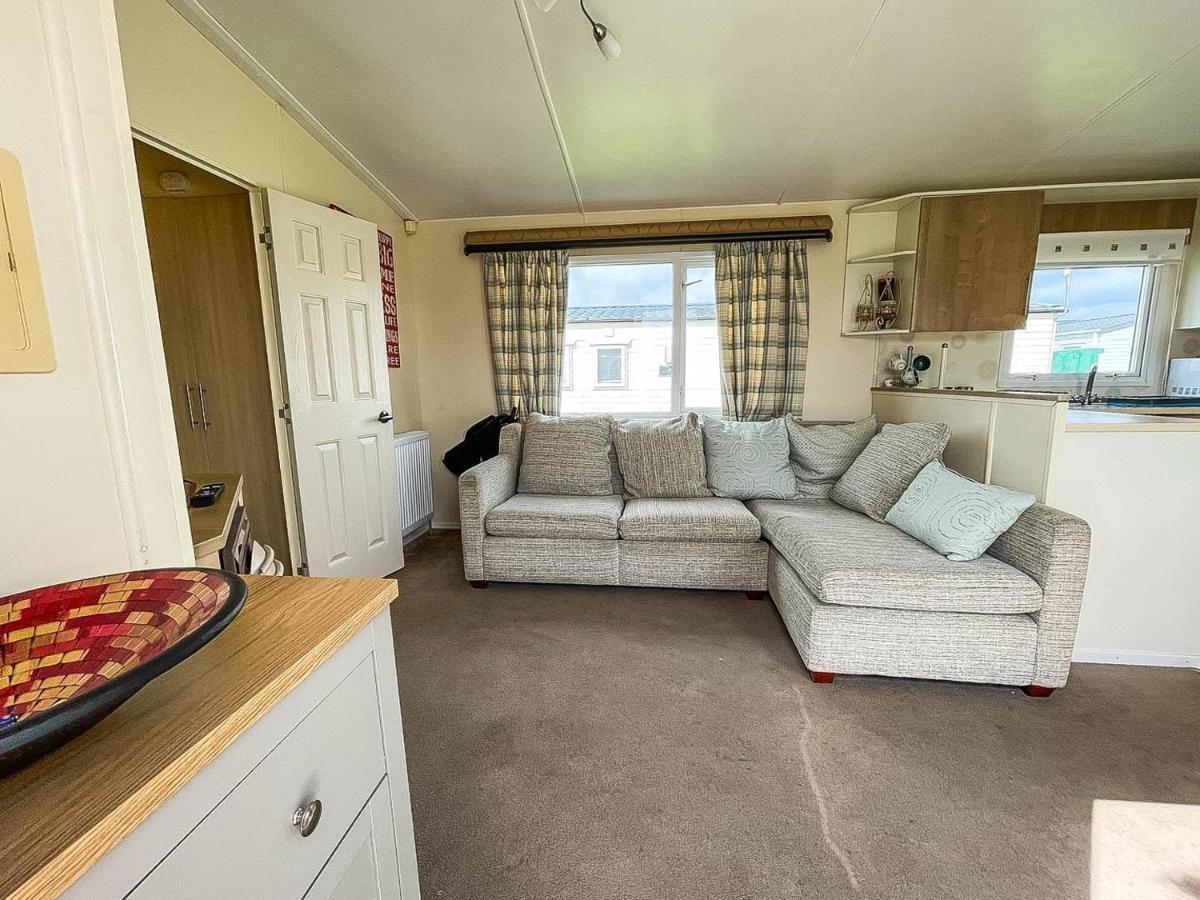 Caravan With Decking At Martello Beach Nearby Clacton-On-Sea Ref 29017Kv Ξενοδοχείο Εξωτερικό φωτογραφία