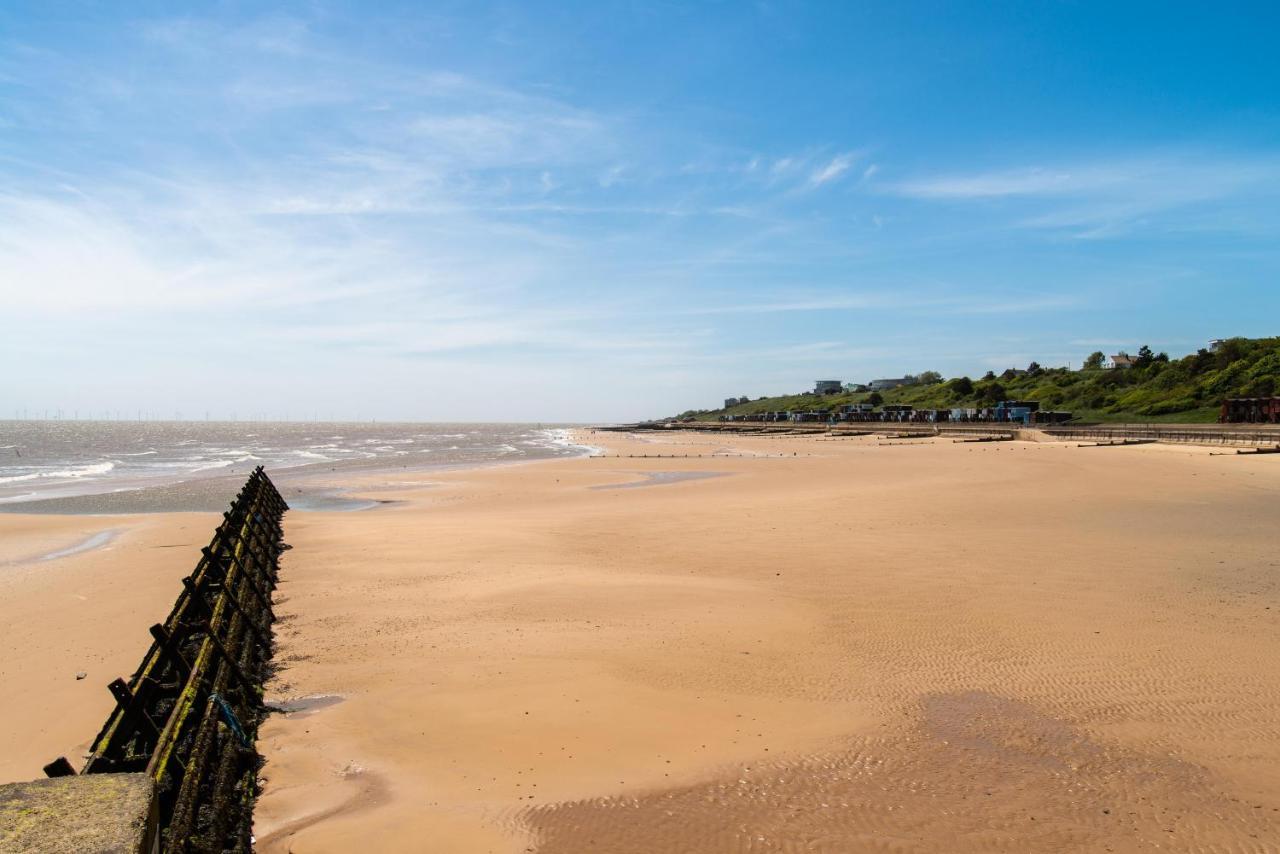 Caravan With Decking At Martello Beach Nearby Clacton-On-Sea Ref 29017Kv Ξενοδοχείο Εξωτερικό φωτογραφία