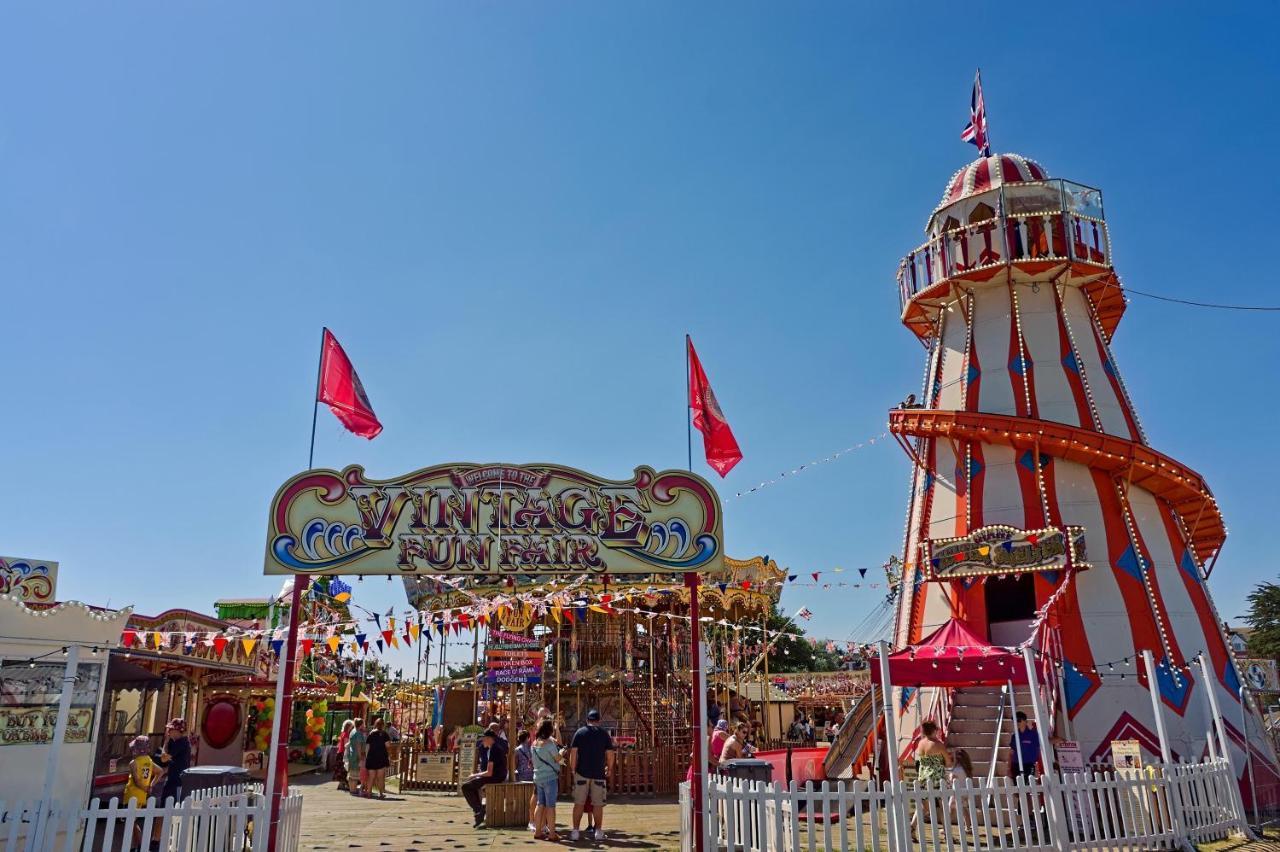 Caravan With Decking At Martello Beach Nearby Clacton-On-Sea Ref 29017Kv Ξενοδοχείο Εξωτερικό φωτογραφία